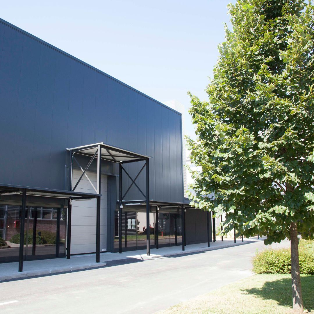 La Manutenzione Primaverile dei Portoni: Prevenire le Emergenze Autunnali