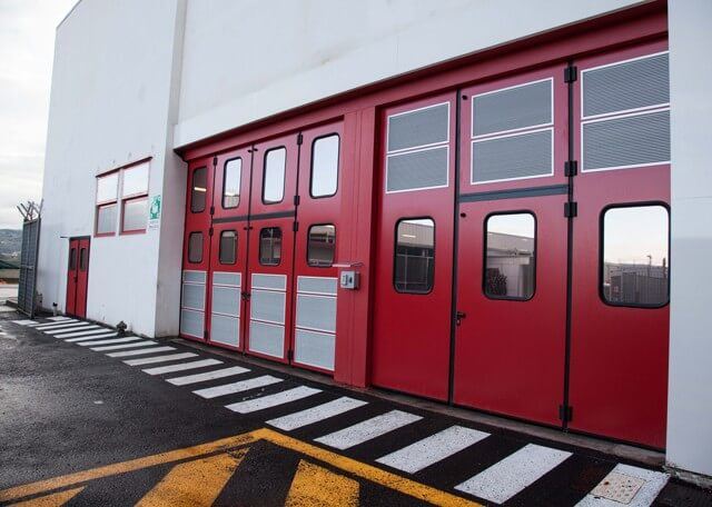 Portoni a libro: l’aeroporto di Firenze vola con IRIDIUM DOORS